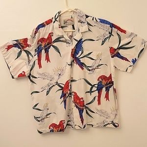 Paradise found L men's resort beach relaxed white parrot Honolulu Hawaii